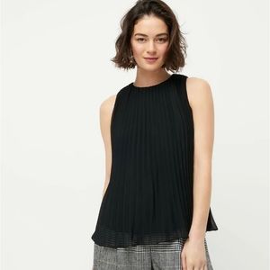 NWT J Crew 365 Top Women Small. Black
Pleated Georgette Chiffon Swing Top
Lined